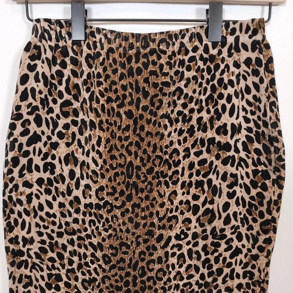 Vittadini Sport Skirt Women's Medium Runs Small Leopard Print Stretch